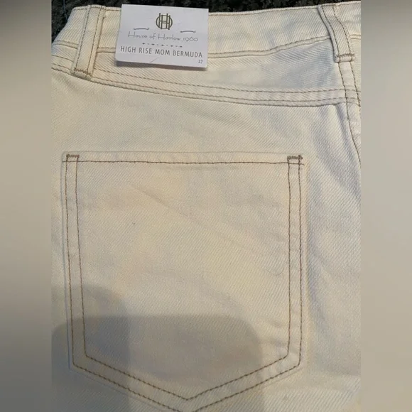 🔥NWT House of Harlow ivory distressed jean shorts. Size 27 - stylish shorts! - Picture 7 of 8